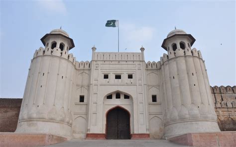 7 Amazing Places to Visit in Lahore with Family | Zameen Blog