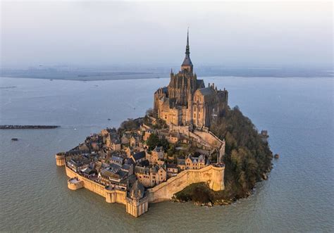 Le Mont Saint Michel, en France - 20 châteaux à visiter absolument pour ...