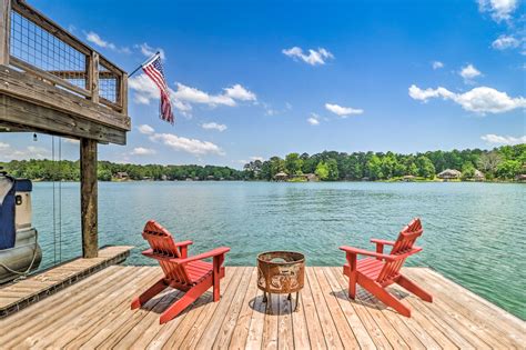 Lake Martin Cabin w/ Luxury Dock & Kayaks! - Eclectic, AL | Evolve