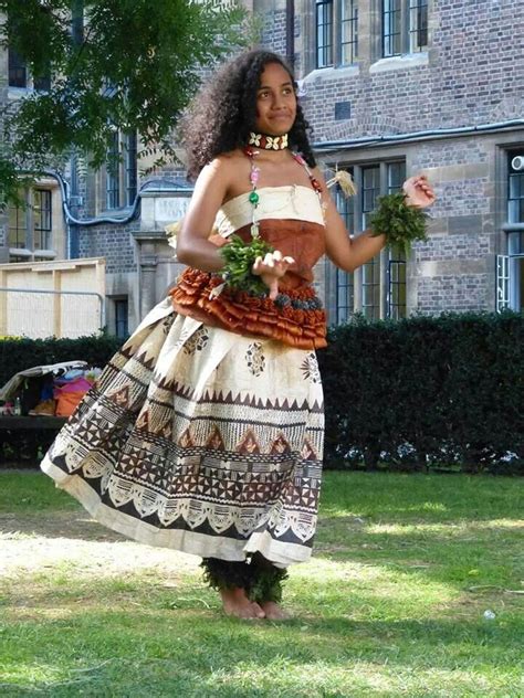 Fiji costume | Fiji clothing, Traditional outfits, Traditional dresses