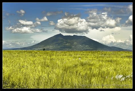 Mt. Arayat-2.jpg | Mount Arayat is an inactive volcano on Lu… | Flickr