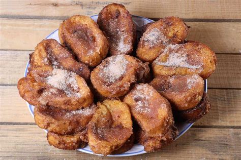 Torrejas de Pan en almíbar Receta Cubana. Como hacer Torrejas