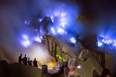 Kawah Ijen: Private Round-Trip Night-Time 4WD Transfers 2022 - Banyuwangi