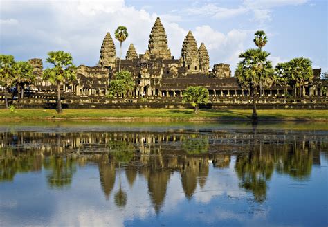 Angkor Wat - Temple in Angkor Archaeological Park - Thousand Wonders