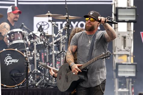 Watch Brantley Gilbert smash Bud Light can thrown on stage at Alabama ...