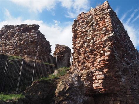 Dunbar Castle Ruins © Jennifer Petrie :: Geograph Britain and Ireland