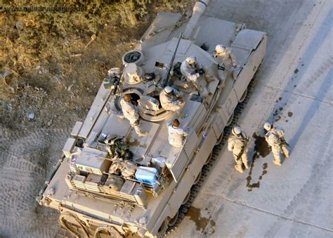 M1A2 Abrams tank crew prepares for a mission | MilitaryImages.Net