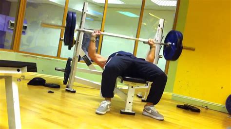 100kg bench press 25 reps! - YouTube