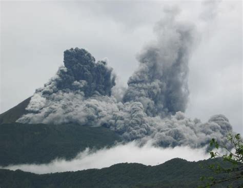 TBW: Mount Bulusan in the Philippines seen "bulging at the volcano's ...