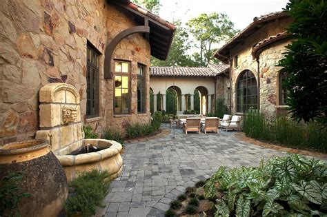 Check out this beautiful courtyard in our Tuscan Villa home. This ...