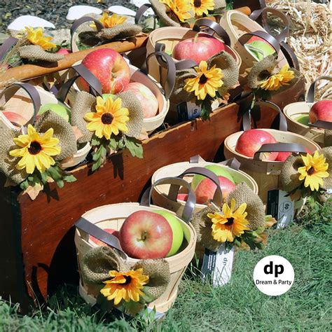 DYI Fall baskets decoration. Apple baskets as a party favor. Fall decor ...