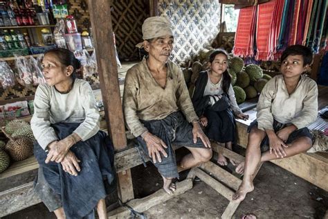 Mengenal Perbedaan Pakaian Adat Suku Baduy Dalam dan Baduy Luar di ...