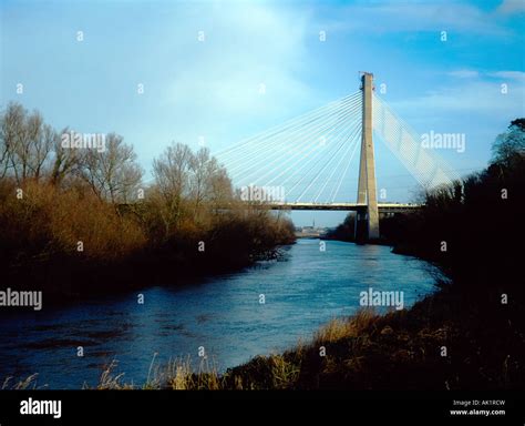 Boyne bridge hi-res stock photography and images - Alamy