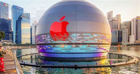 Apple Opens Its First Floating Store In Singapore - Boss Hunting