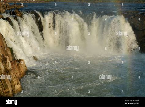 Dhuandhar waterfall at Bhedaghat, Jabalpur, Madhya Pradesh, India Stock ...