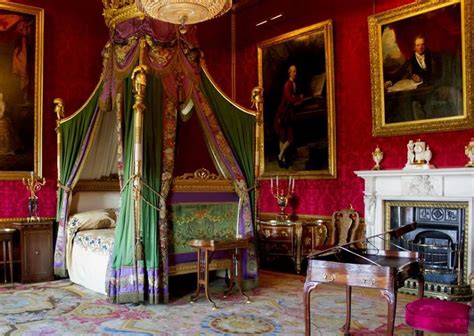 King's Bedroom - Windsor Castle. | Windsor castle interior, Inside ...