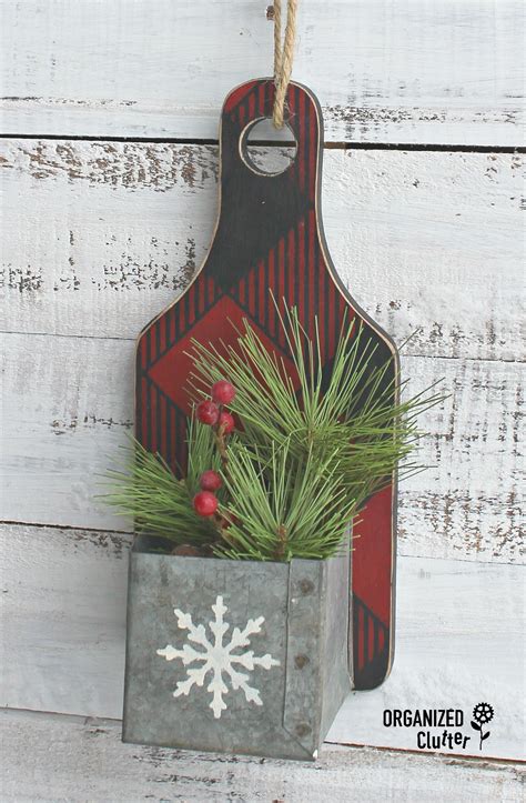 Thrift Shop Repurposed Cutting Board Christmas Decor | Organized Clutter