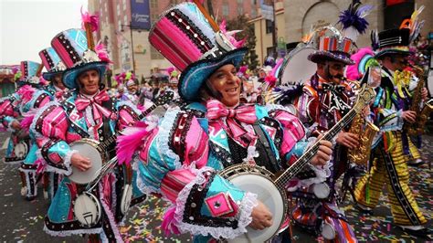 Mummers strut down South Broad Street in 120th annual Mummers Parade ...