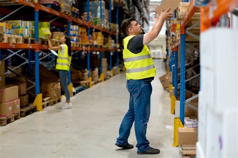 How to Write a Great Warehouse Worker Job Description | Fountain