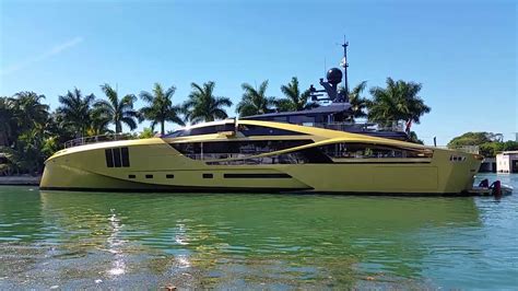 Gold Yacht - Super Yacht Wrapped In Gold Worth 16million Sails Into ...