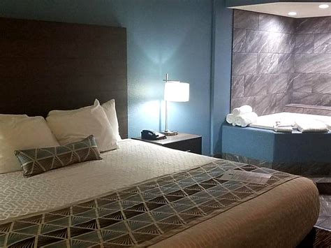 9 Hotel Rooms with Jacuzzi in Albuquerque - Anna's Guide