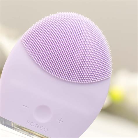 FOREO LUNA 2 Review | How Does It Compare to the Original LUNA? - Jessoshii