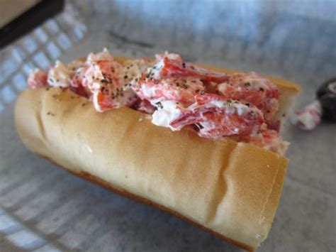 Lobster roll from Cousins Maine Lobster truck gets some critic love ...