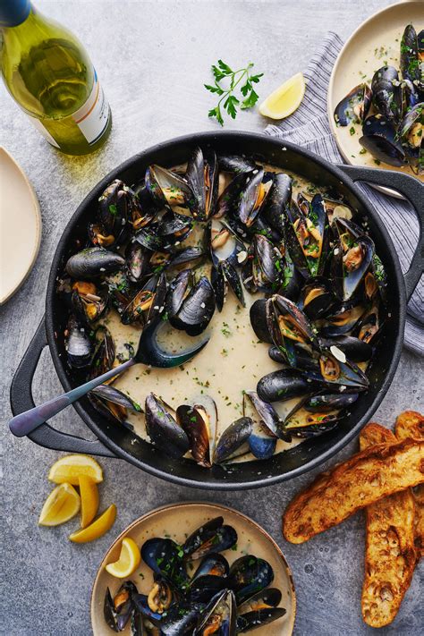 Mussels Recipe with White Wine Garlic Sauce - Baker by Nature