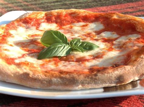 Pizza Margherita: History and Recipe | ITALY Magazine