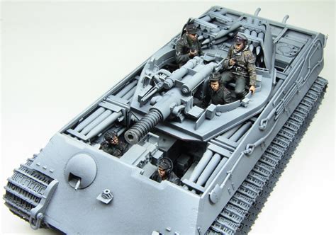 The Modelling News: Stalingrad's new Tiger II set of crew burst into ...