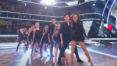 'DWTS' Pro Wants To Bring Back 'Dancing With The Stars: Juniors'