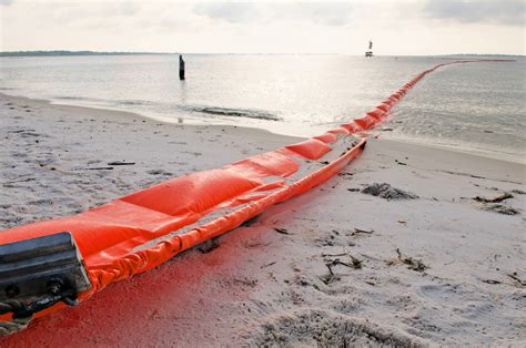 7 most common methods for oil spill clean-up | Hydrotech