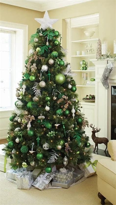 64 Cool Green Christmas Decor Ideas - DigsDigs