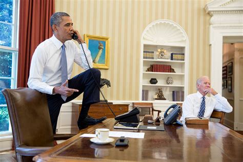 Obama and the foot-on-desk controversy - WTOP News