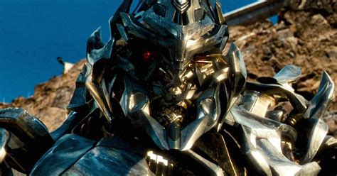 Transformers: Megatron Actor at Theme Park Goes Viral For Roasting Guests