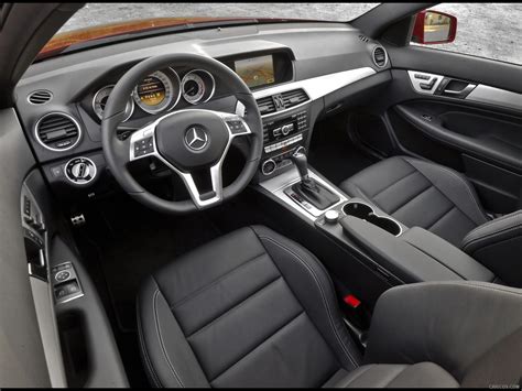 Mercedes-Benz C-Class Coupe (2012) C350 - Interior | Caricos