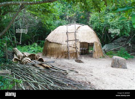 Native American wigwam hut Stock Photo - Alamy