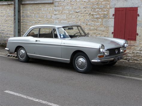 Cohort Sighting: Peugeot 404 Coupe — Franco-Italian Elegance