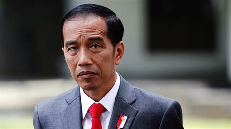 Lihat Netizen di Medsos, Jokowi: Sedih Saya Kadang-kadang - Semua ...