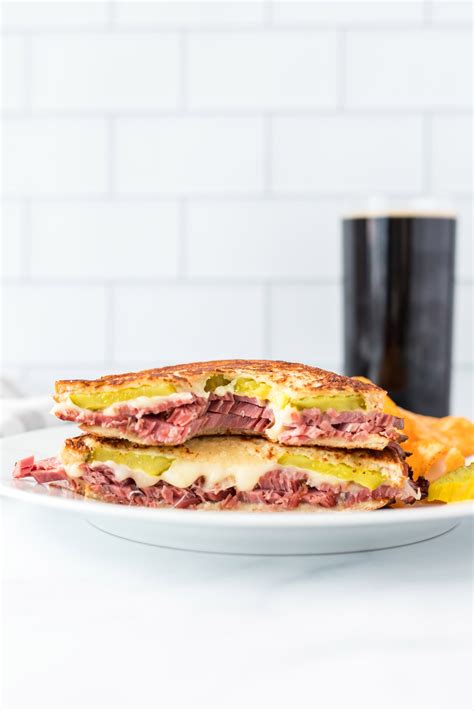 Corned Beef Sandwich - Amanda's Cookin' - Dinner Sandwiches