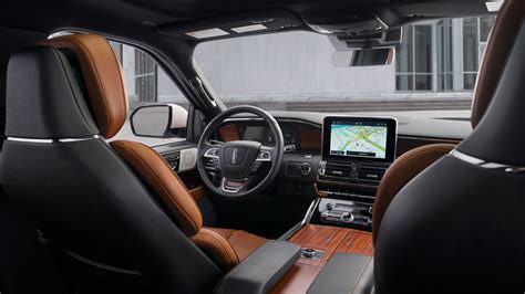 The 2020 Lincoln Navigator Gets All Monochrome-y | CarsRadars