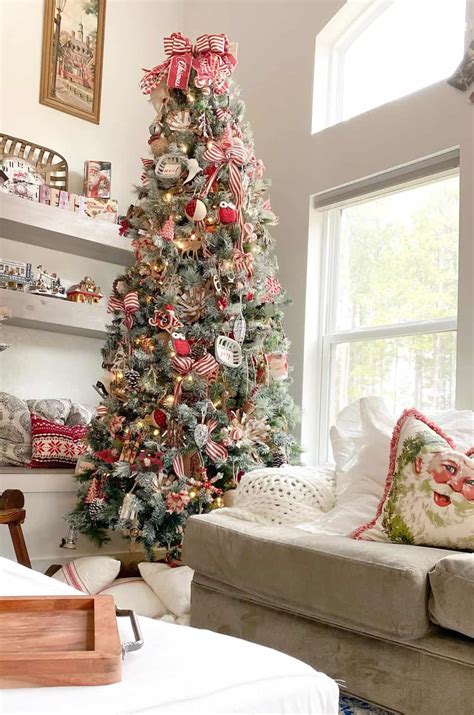 Christmas Tree with Traditional and Rustic Decor - TRIBE OF BURTON