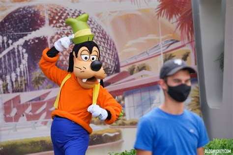 Goofy and Pluto Physically Distanced Meet and Greet Debuts in EPCOT ...