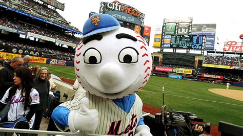 New York Mets apologize after mascot's obscene gesture at fans