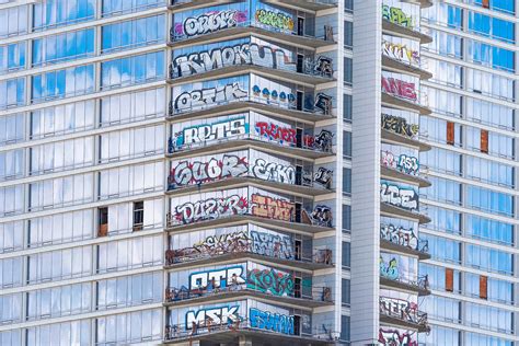 Graffiti-tagged L.A. high-rise a 'blight' and 'worldwide issue,' police ...