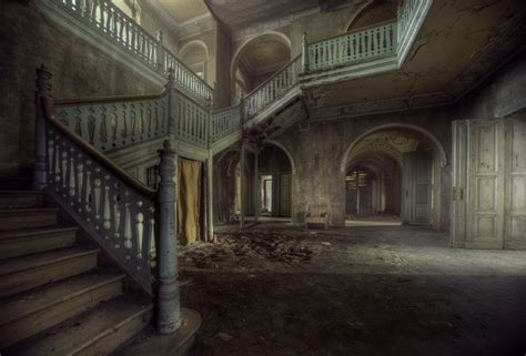 [PHOTOS] Abandoned Buildings. Stories Frozen in Time.