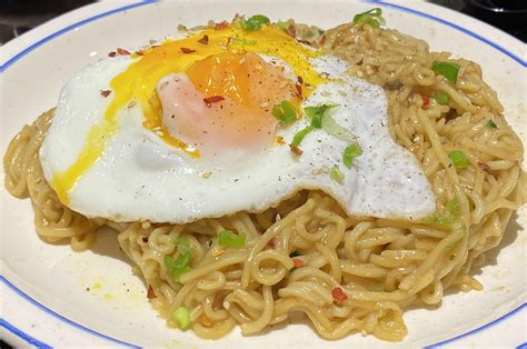 Indomie with a fried egg on top is a god-tier midnight snack : r ...