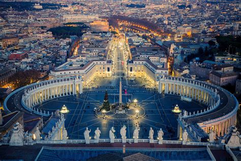 St. Peter's Square, Vatican City State | City architecture, Vatican ...