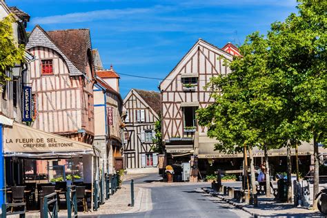 Discover the medieval heritage of France in the town of Provins ...