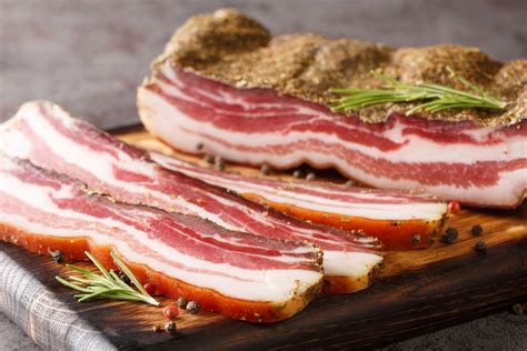 Cured vs. Uncured Bacon: What’s the Difference? - Expedly